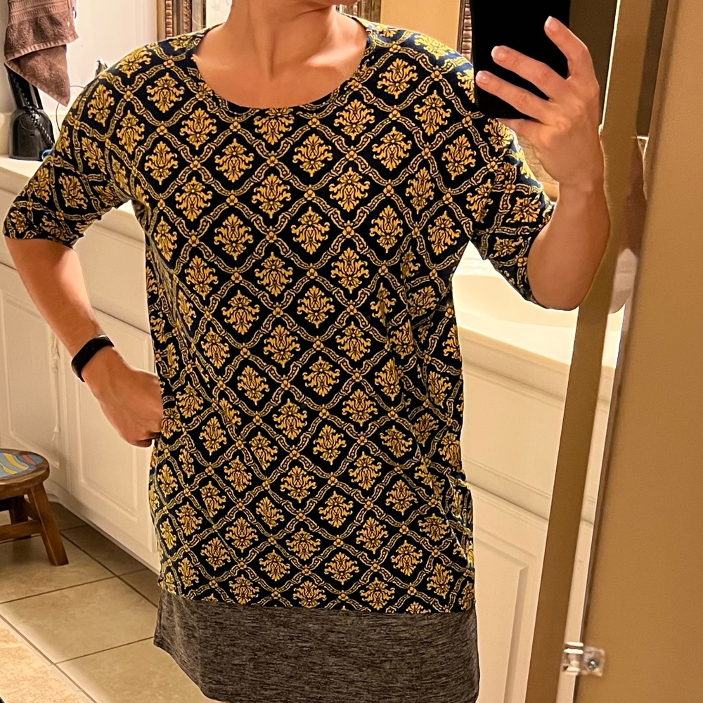 LuLaRoe Irma xs NWOT navy with yellow design